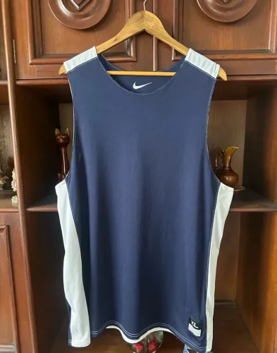 Regata Nike tamanho GG nunca usada doublé face 
