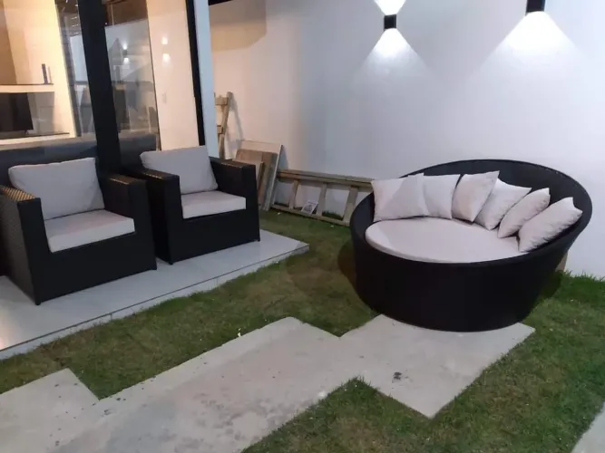 Móveis de fibra sintética