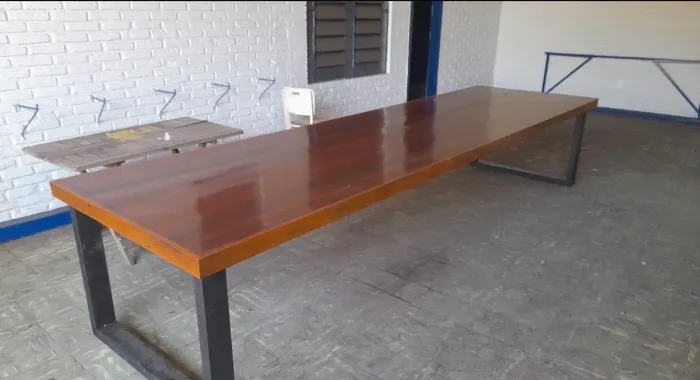 Mesa madeira com pé de ferro 4mx1,2m
