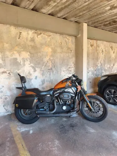 Harley Davidson Sportster XL 883 Iron