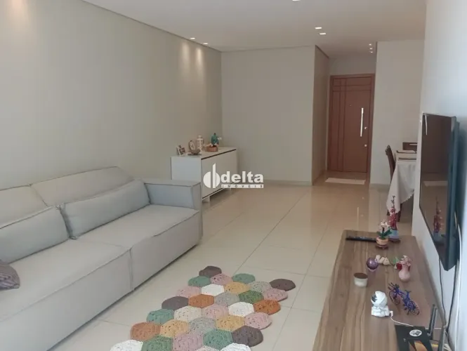 Apartamento com 3 quartos sendo 1 suíte disponível para venda no bairro Santa Mônica em Ub