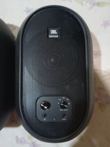 Caixa de som profissional JBL