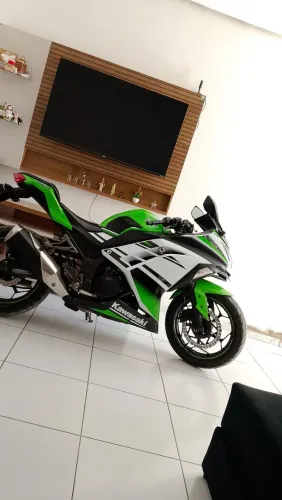 Kawasaki ninja 300 edição limitada 30 anos