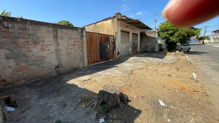 Terreno / Lote à Venda no Bairro Goiá, ao lado da Avenida Leste Oeste em Goiânia-GO.