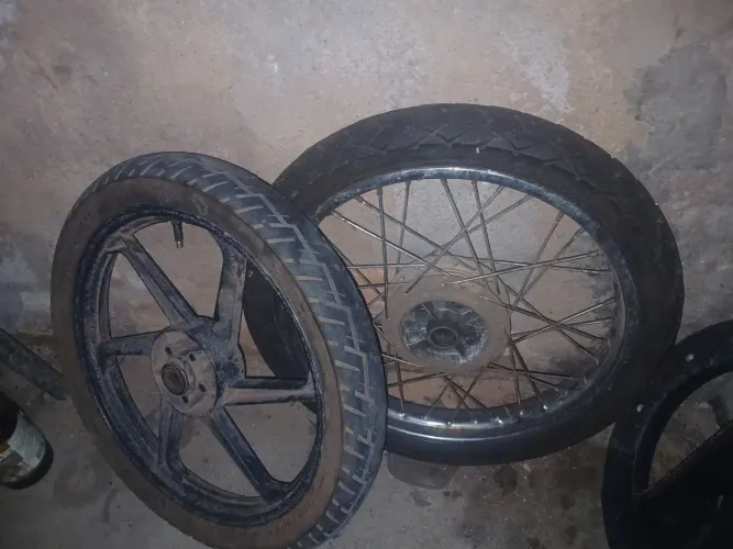 Roda completa de moto aro 19 aro 18 300 os 2 200 cada um
