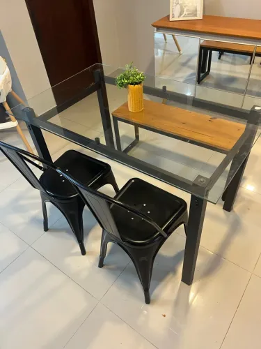 Mesa de jantar 4 lugares + cadeiras e bancos