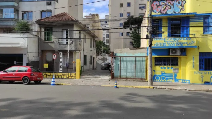 Casa e Estacionamento no Centro Histórico de Porto Alegre