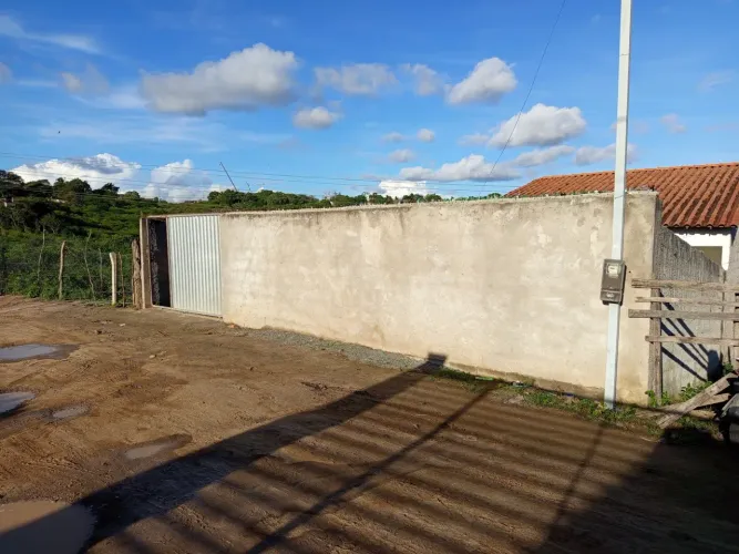 Mini Sítio para venda tem 1200 metros. Possui excelente casa! Asa Branca - Feira de Santan