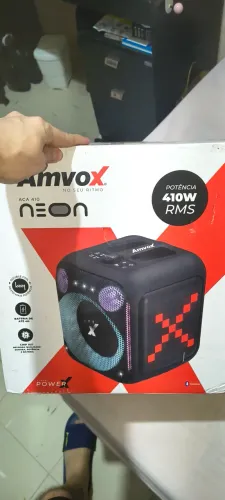 Partybox Amvox 410w de RMS reais de potência. Potência e beleza no mesmo produto.