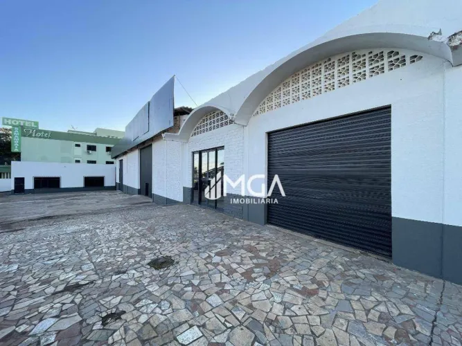Barracão comercial com 3.500,00mt² de pátio nos fundos e 1.300,00 mt² de construção, local