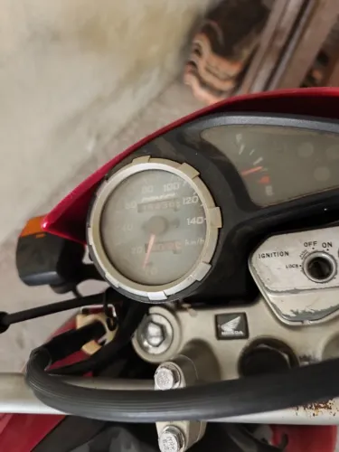 Vendo moto muito conservada, tratar somente comigo.  