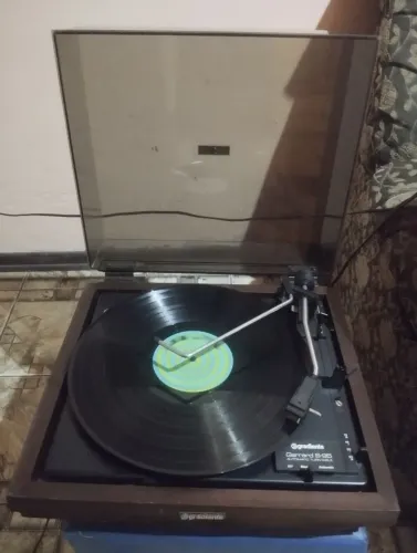 Vitrola toca vinil grandiente garrand s95