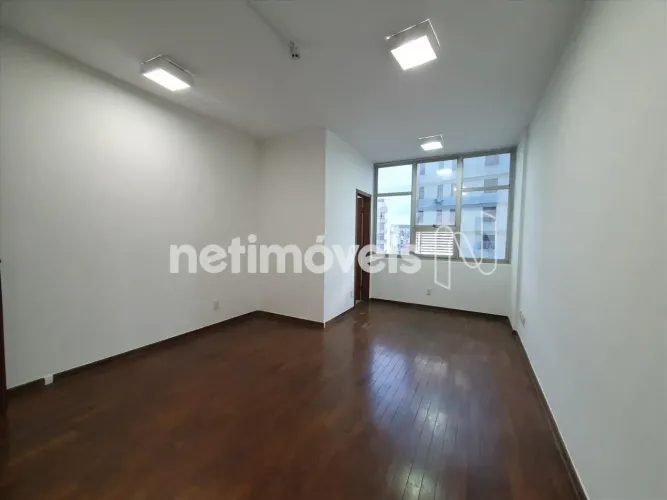 Sala no Centro das Profissões Liberais 30m²; Em frente ao TJMG