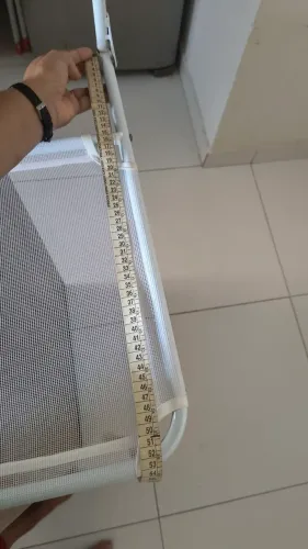 Grade de cama com tela de proteção