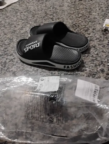 Vendo sandália nova comprei não deu no pé 