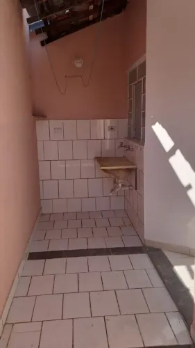 ALUGA-SE CASA EM SÃO JOSÉ DOS CAMPOS - ZONA SUL