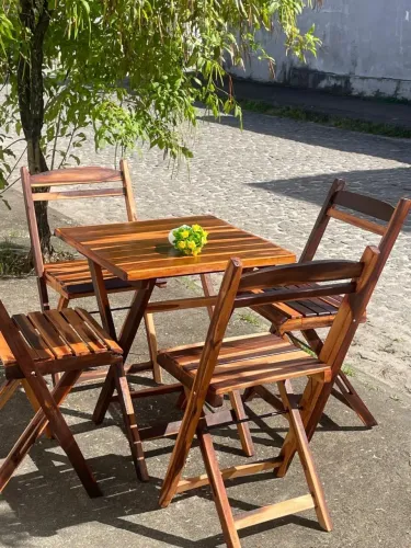 Mesa e cadeiras dobráveis