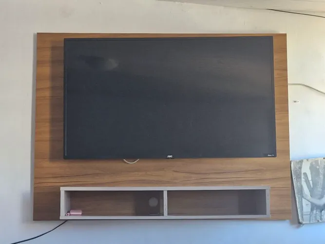 Vendo rack parede para tv( TV não inclusa)