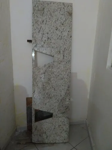 Bancada de mármore = 1,90 de comprimento por 52cm de largura 