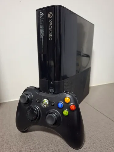 Xbox 360 Super Slim HD externo 1TB com AbadAvatar e Aurora