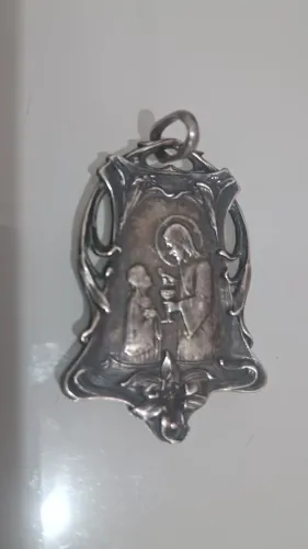 pingente religioso de prata Primeira Comunhão de 1937 , 5 cm peso 9,24 gramas