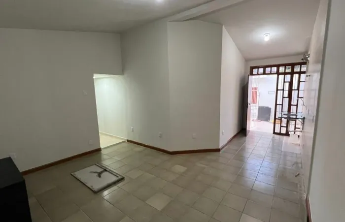 Kitnet na Olivia Flores (melhor localização de Conquista) não precisa de carro para nada