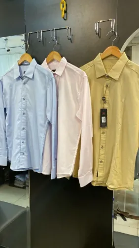 Pacote  camisas sociais curta e longa  premium  250  peças por R$ 12.000 md 48 cada oport 