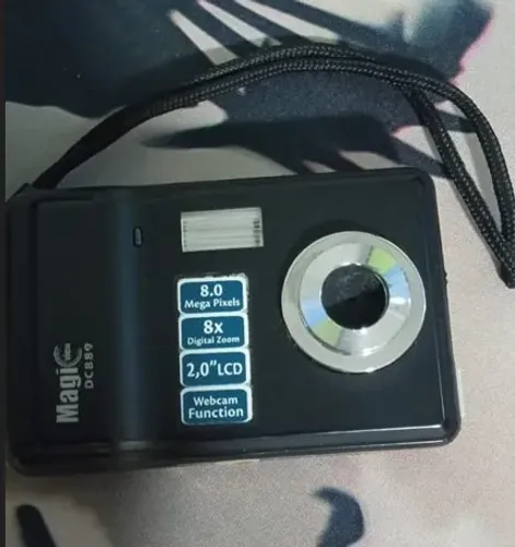 Câmera Digital 8MP Magi DC588 com Zoom e LCD