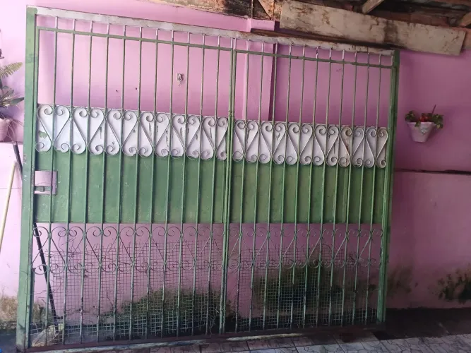 Portão de ferro com rodinha
