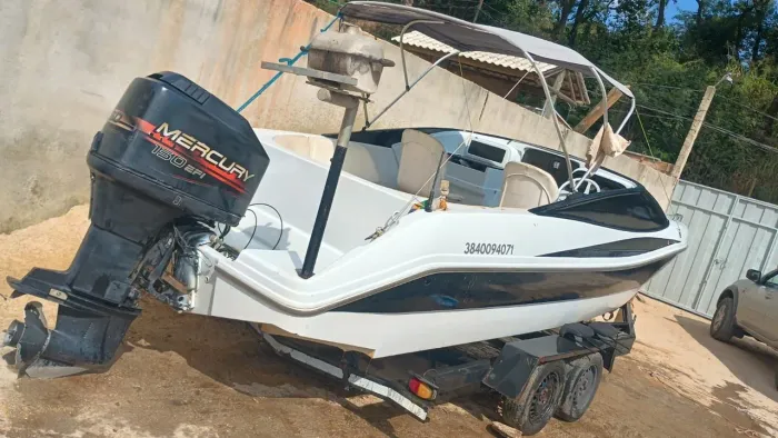 Lancha 21 pés gabinada 65 mil