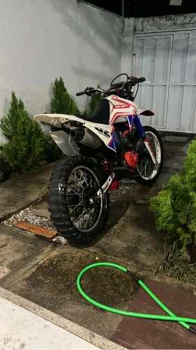 XR 200 de Trilha no Ponto de Transferir Placa mercosul