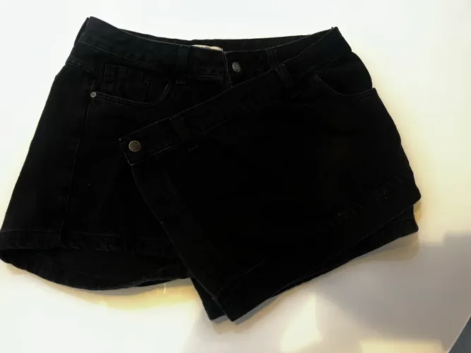 Short Saia preta awang 