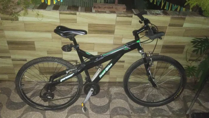 Bicicleta  Alumínio preta 