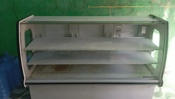 Freezer semi - novo, aceito Cartão, pix e dinheiro.