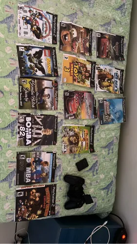 Vende-se kit para PS2 com 18 jogo,1 memory card paralelo de 64mb e um controle paralelo
