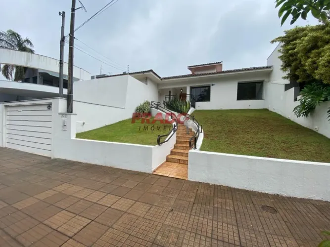 Casa para alugar em Maringá, Zona 05, com 3 quartos, com 476.03 m²