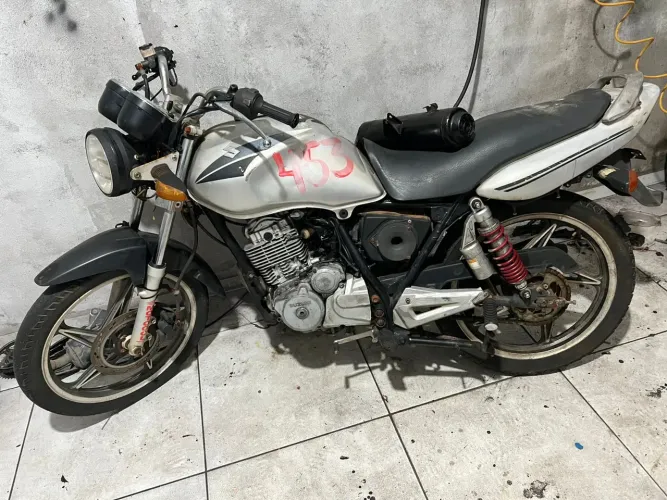 Suzuki de leilão