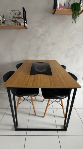 Mesa com 4 cadeiras