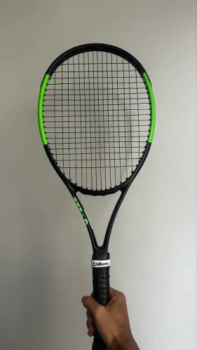 RAQUETE DE TÊNIS WILSON BLADE 98 V6.0 - 16x19 - SEMINOVA