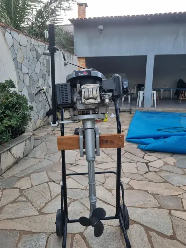 Vende-se Motor de Popa Gasolina 6,5 CV Toyama com Rabeta Girafer Vertical 4 Tempos