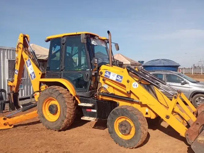 Retroescavadeira JCB 3CX -2019