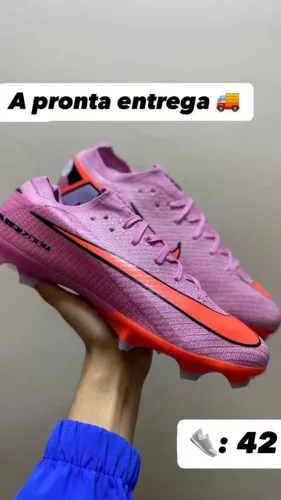 Chuteira profissional Nike mercurial