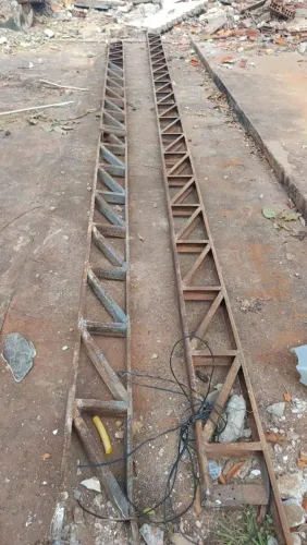  Estrutura Metálica Resistente em ótimo estado.