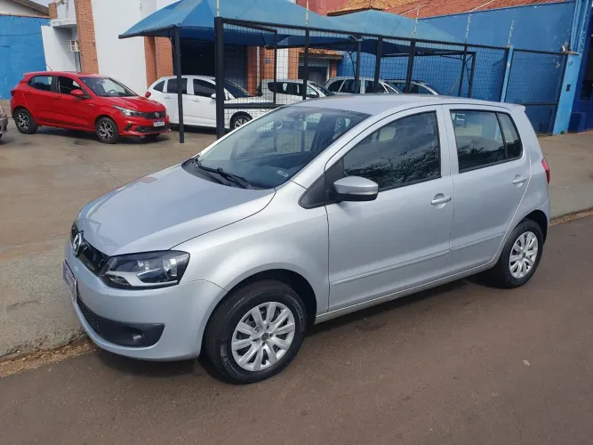 Volkswagen Fox Bluemotion 1.6 MI Total Flex 5P. 2013