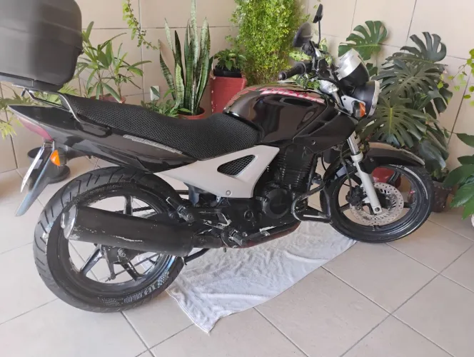 Vendo moto Twister 2002