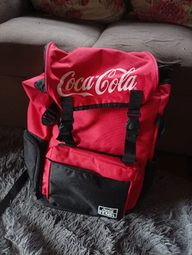 Vendo mochila original da Coca-Cola e boné também