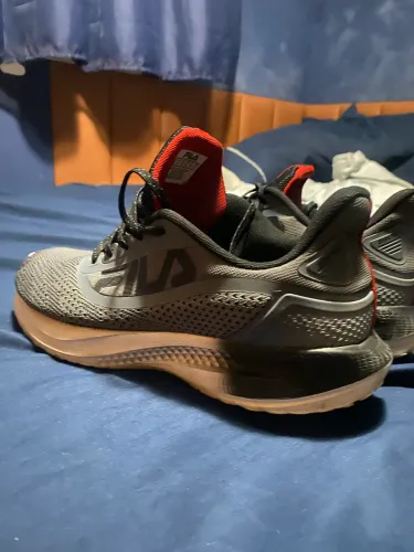 Tênis da FILA Tam 42.43 usado apenas 5 vezes