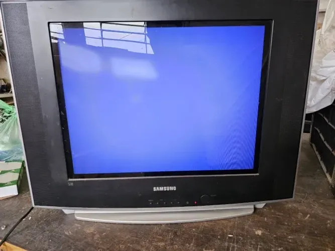 2 TV´s antigas Samsung e Toshiba