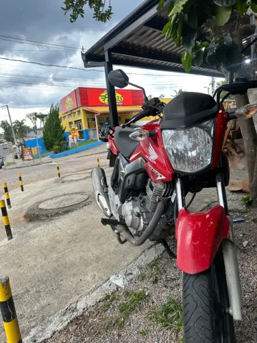 Vendo cg fan 160,com apenas 25 mil km,pneus novos,moto bem conservada!!