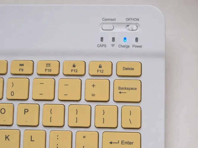 Vendo o teclado de tablet com carregador mouse a partir de 110 via Bluetooth